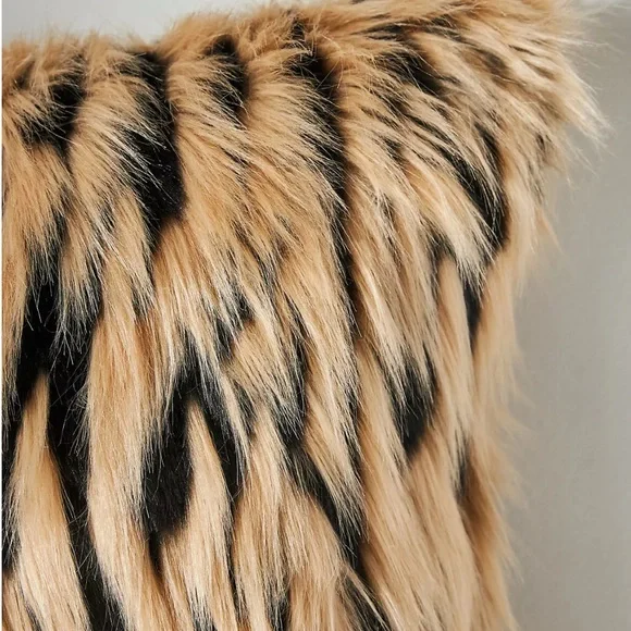 (Set of 2) LIKE NEW Anthropologie Faux Fur Accent Pillow covers - Picture 2 of 2